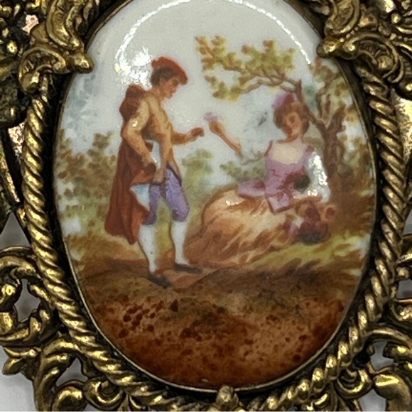 Vintage brooch painting couple gold engraved 1938 - Picture 3 of 8